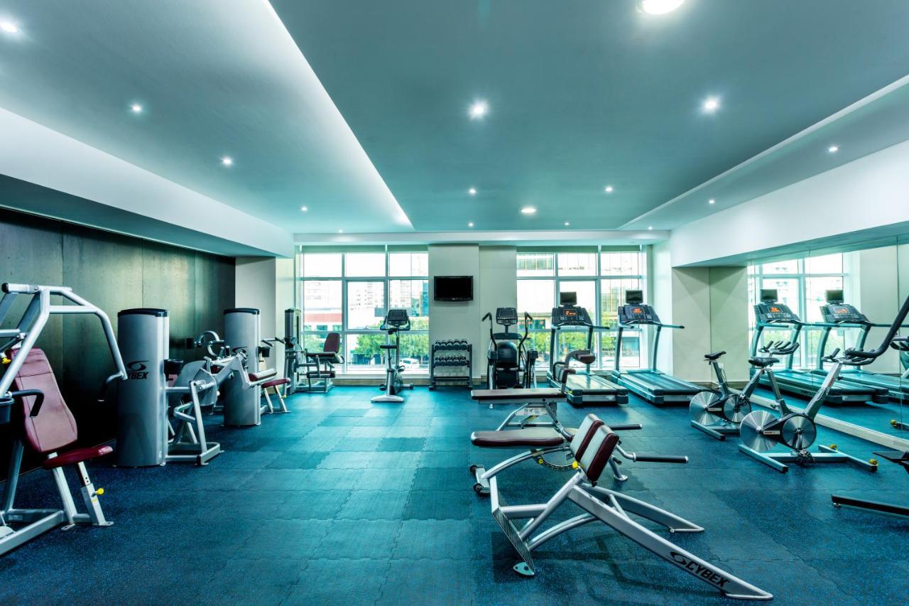 Park Regis Kris Kin Hotel Дубай Екстериор снимка The gym at the hotel