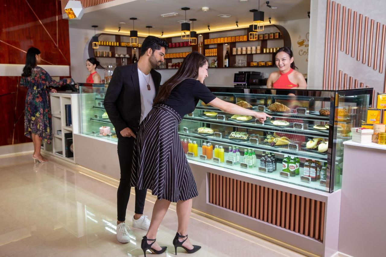 Park Regis Kris Kin Hotel Дубай Екстериор снимка A pastry shop in India