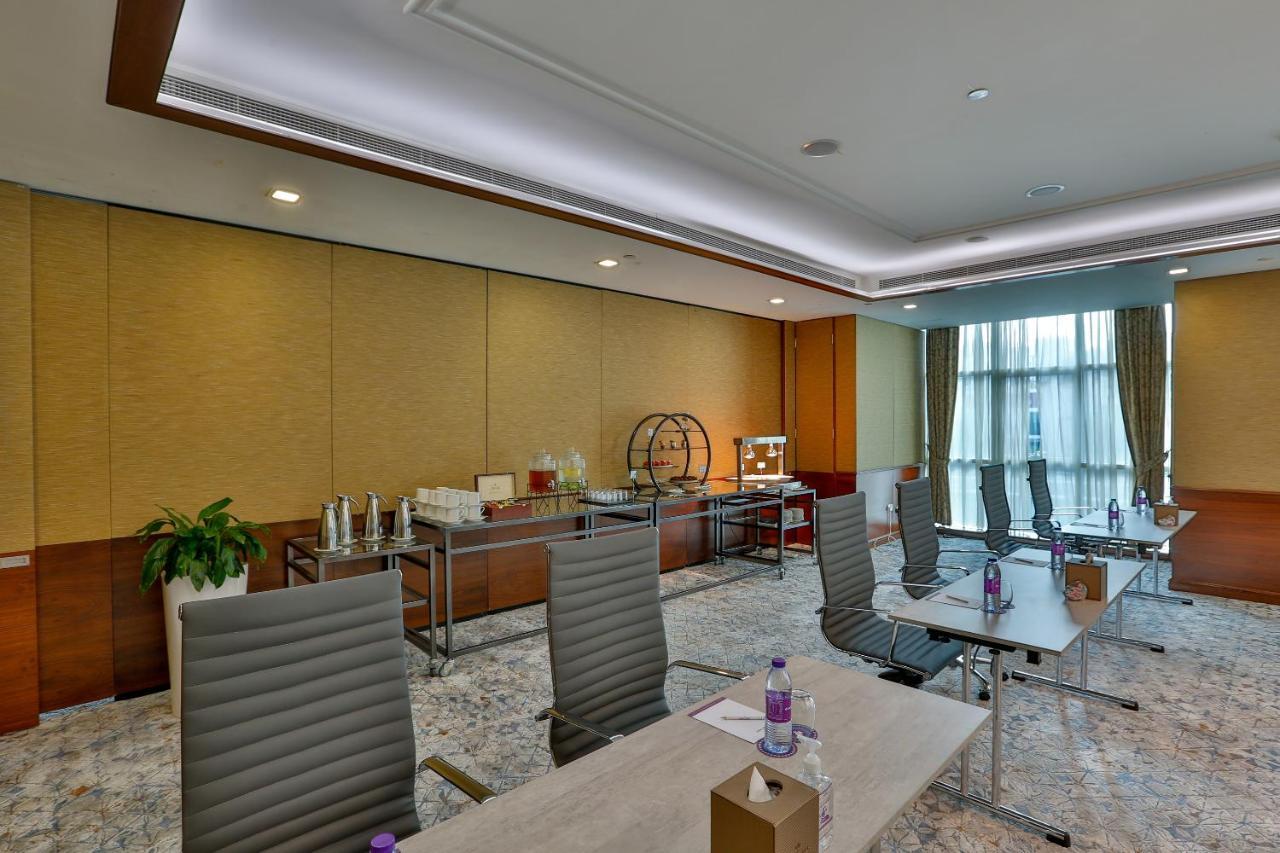 Park Regis Kris Kin Hotel Дубай Екстериор снимка Meeting room