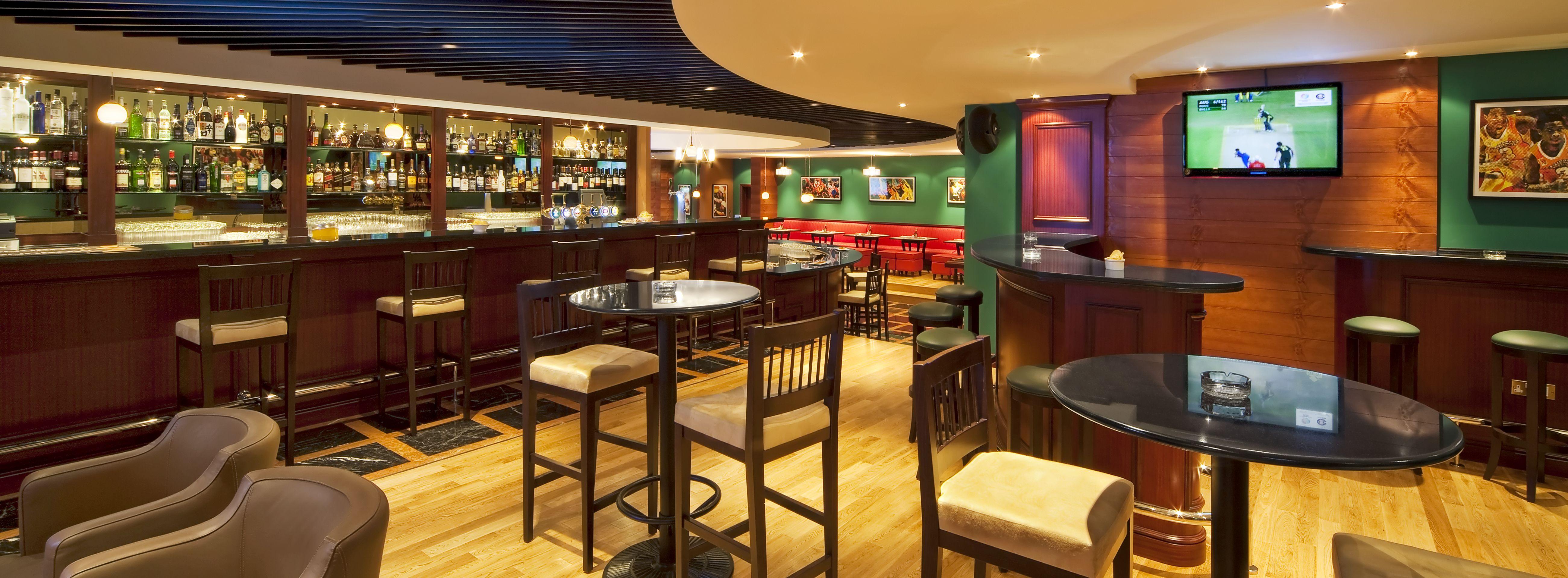 Park Regis Kris Kin Hotel Дубай Екстериор снимка The bar at the hotel