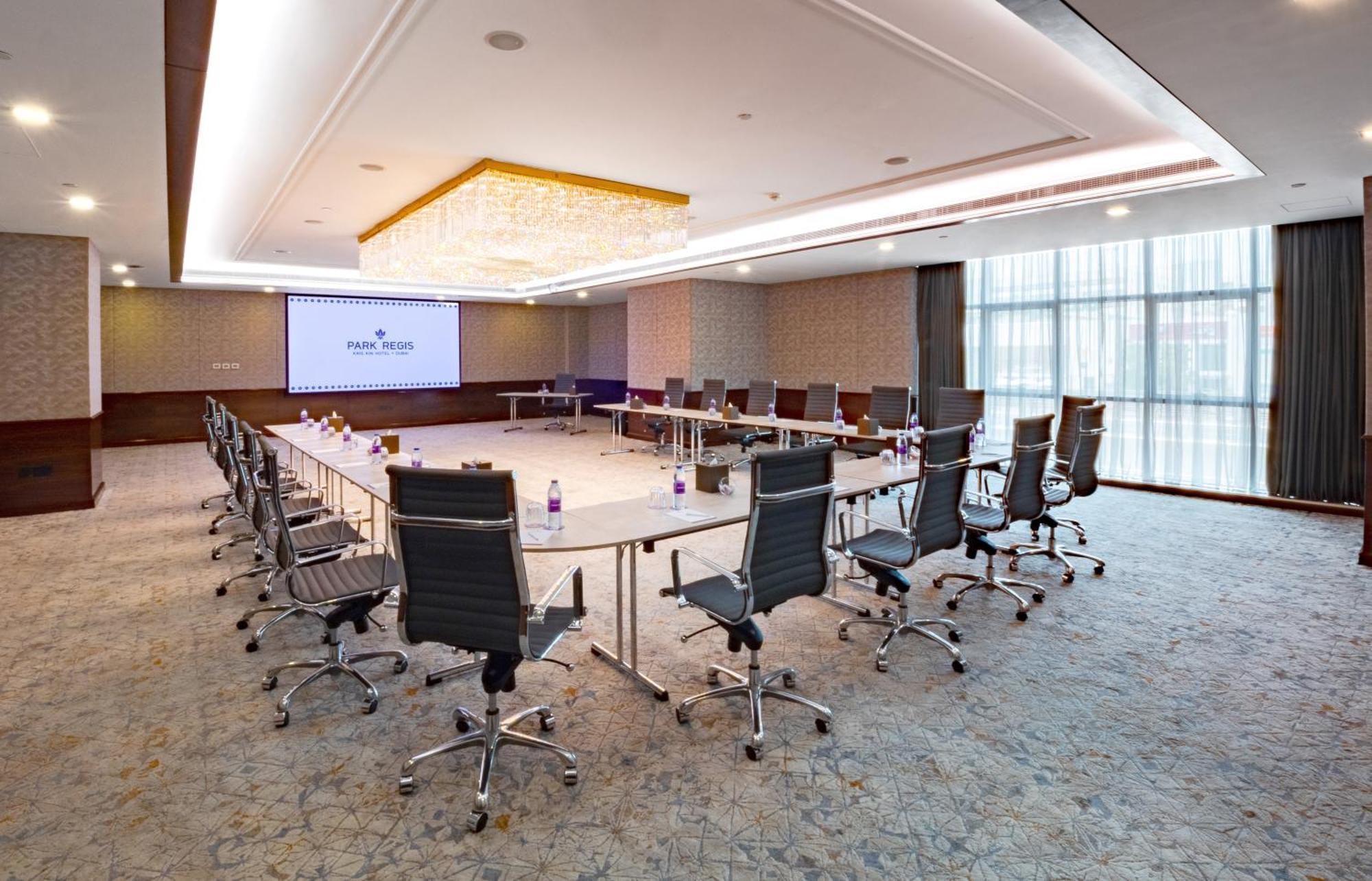 Park Regis Kris Kin Hotel Дубай Екстериор снимка Meeting room