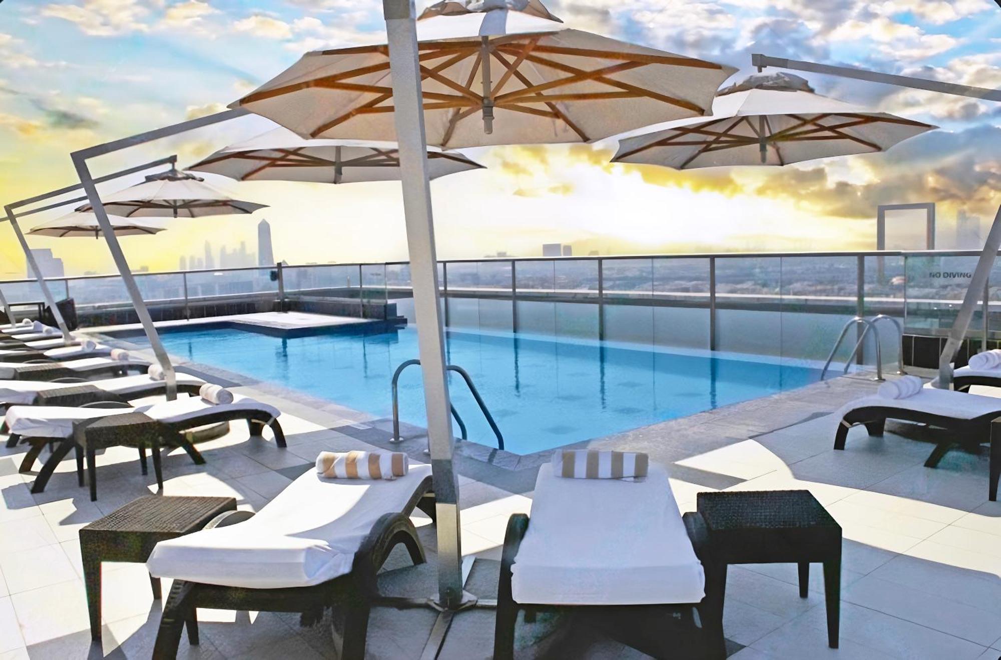 Park Regis Kris Kin Hotel Дубай Екстериор снимка Rooftop pool