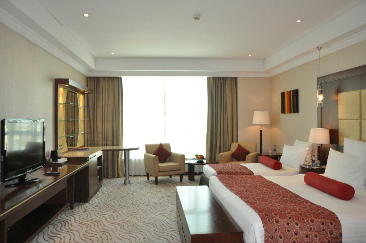 Park Regis Kris Kin Hotel Дубай Екстериор снимка A room at the hotel
